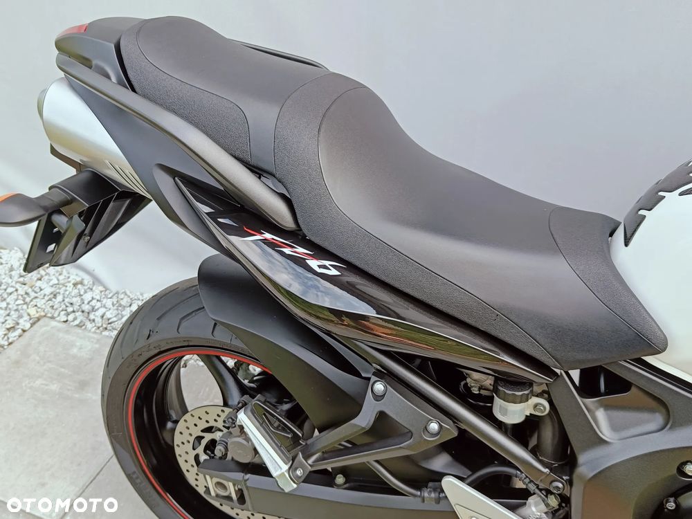 Yamaha FZ6 - 18