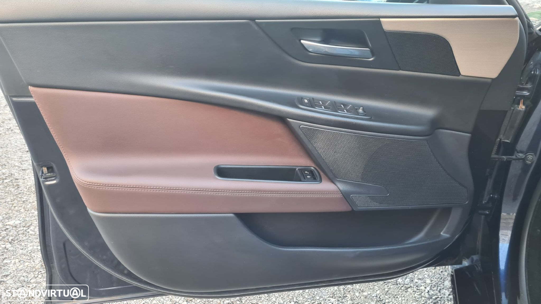 Jaguar XE 2.0 D Prestige - 7