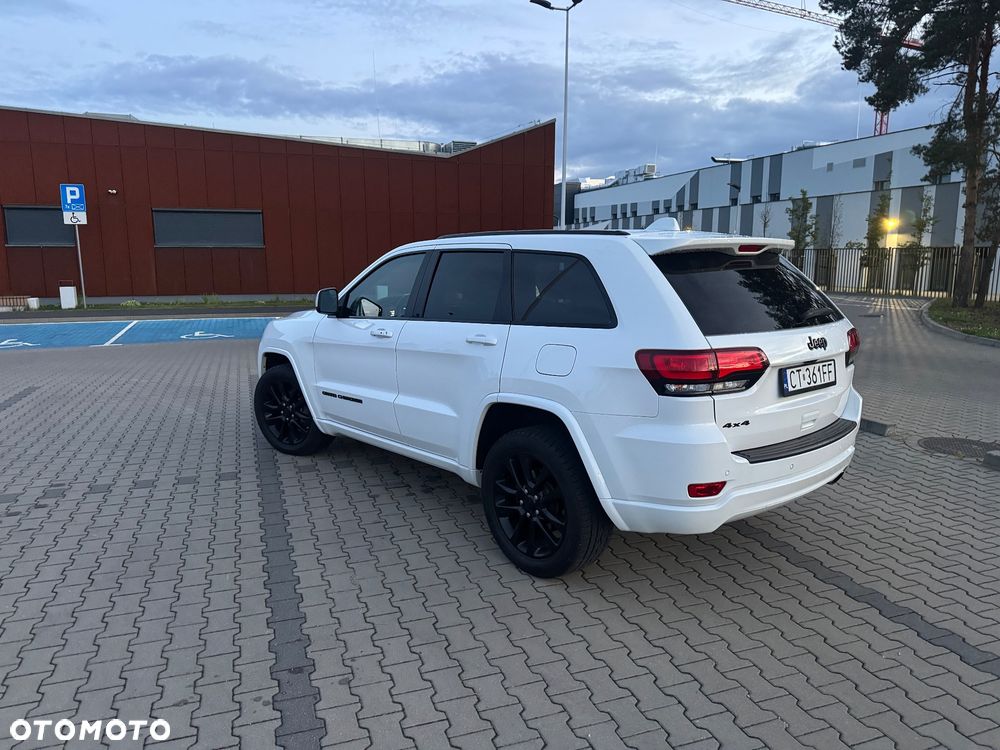 Jeep Grand Cherokee - 10