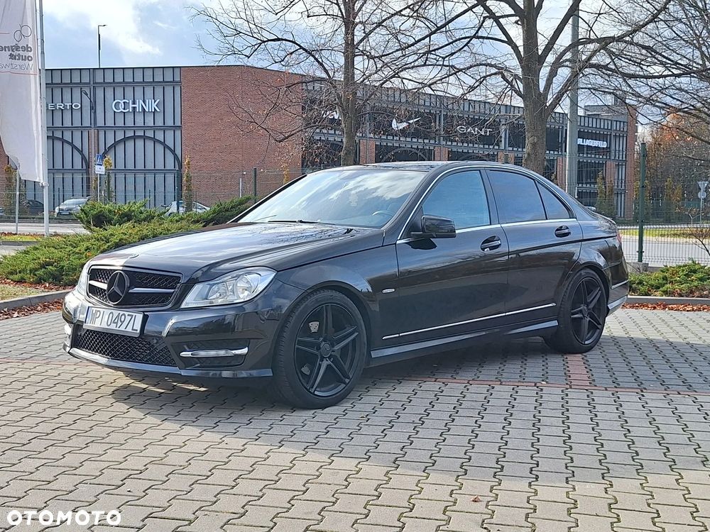 Mercedes-Benz Klasa C 180 CGI BlueEFFICIENCY Avantgarde - 3