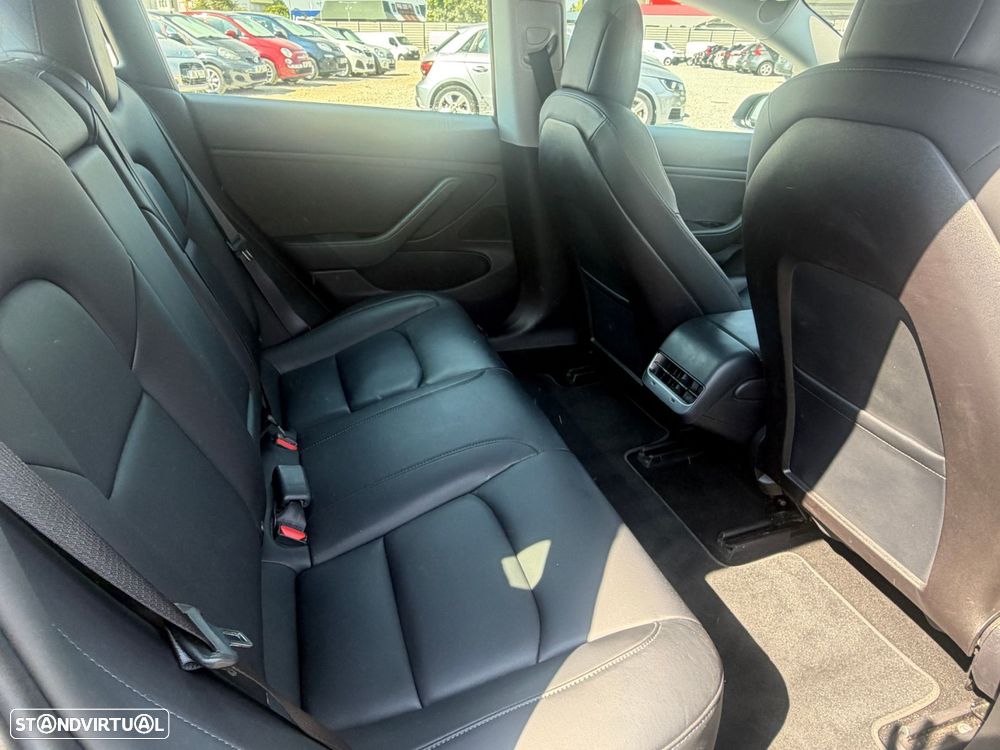 Tesla Model 3 Long-Range Dual Motor AWD — fotografia 15