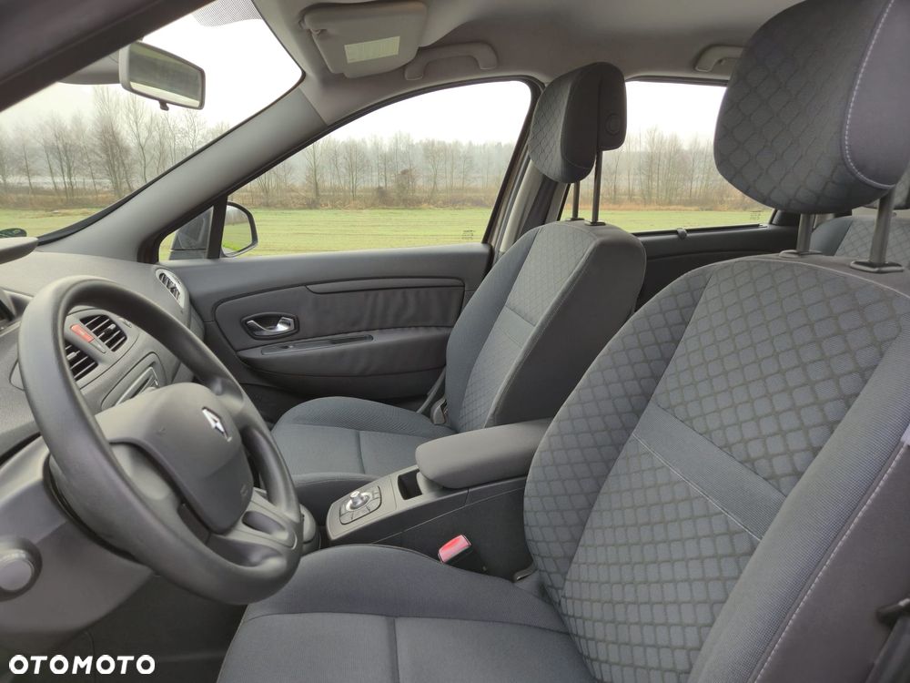 Renault Scenic 1.6 16V 110 Dynamique - 11