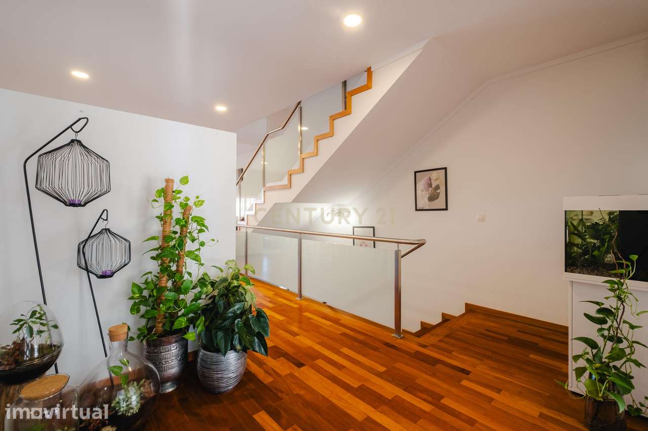 Moradia T4 com 255 m², Suíte Generosa, Jardim e Garagem para 3+ Viatur - Grande imagem: 4/60