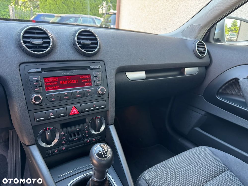 Audi A3 3-drzwiowe 1.6 Attraction - 11