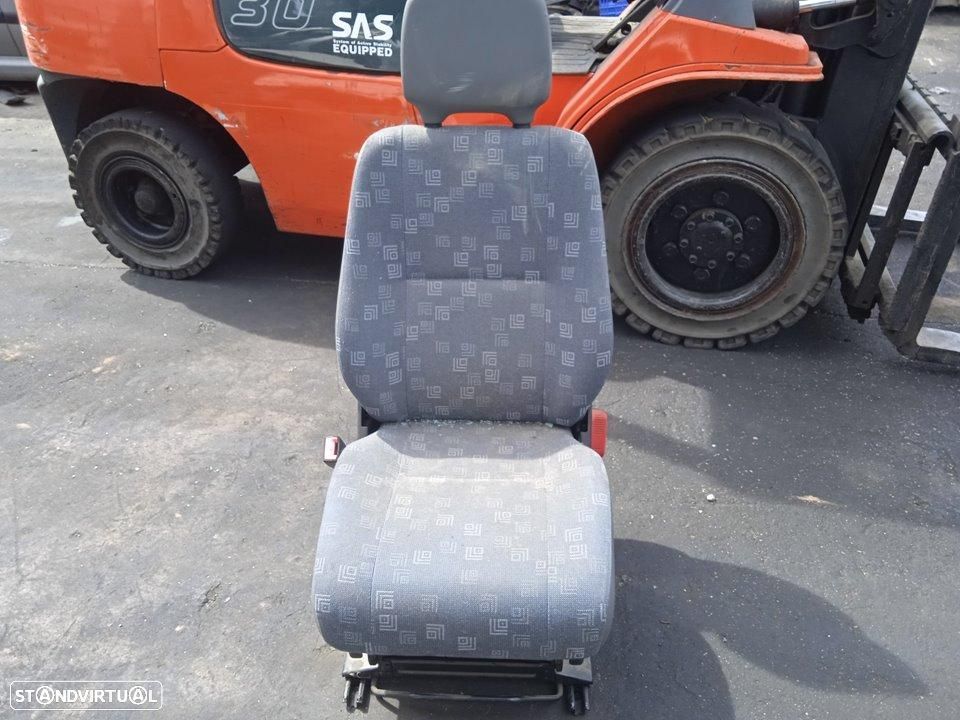 BANCO FRENTE ESQUERDO MERCEDES-BENZ SPRINTER COMBI - 1