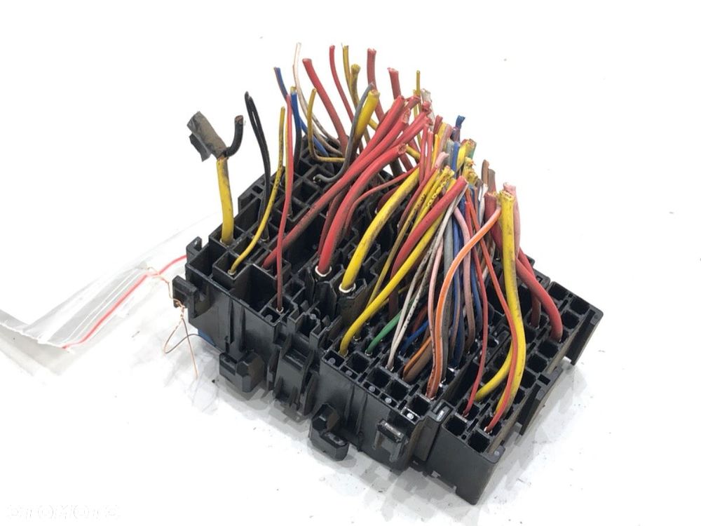 SKRZYNKA BEZPIECZNIKÓW  DACIA DOKKER nadwozie wielkoprzestrzenne (MPV) (KE_) 2012 - 2022 1.6 75 kW - 3