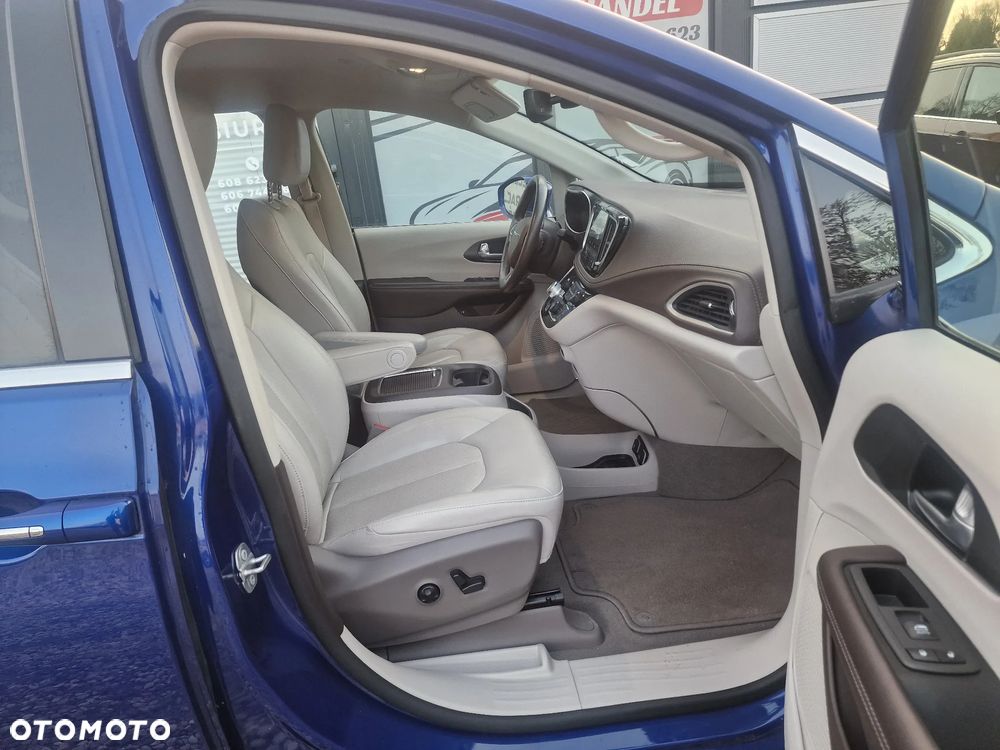 Chrysler Pacifica - 21