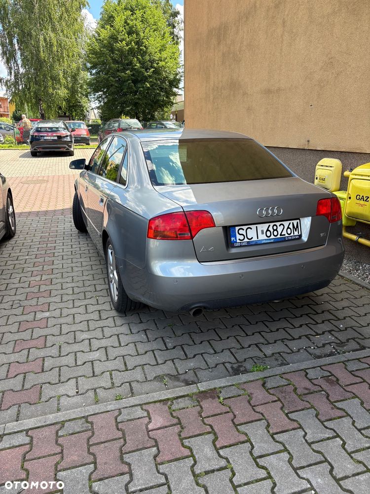 Audi A4 Limousine - 4