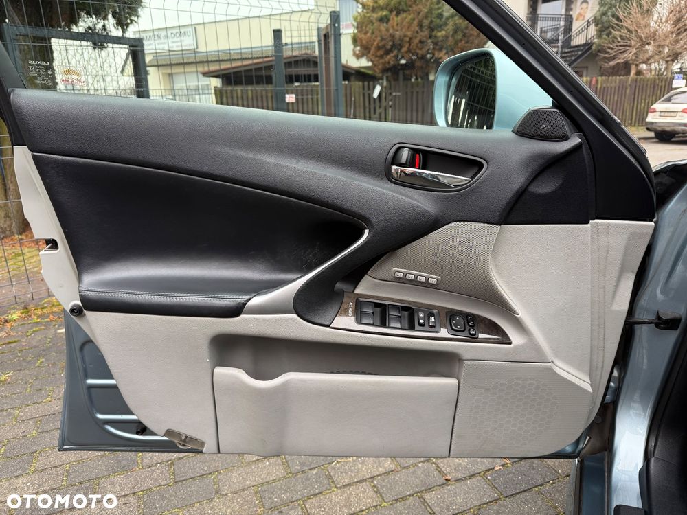 Lexus IS 220d Luxury Line - 18