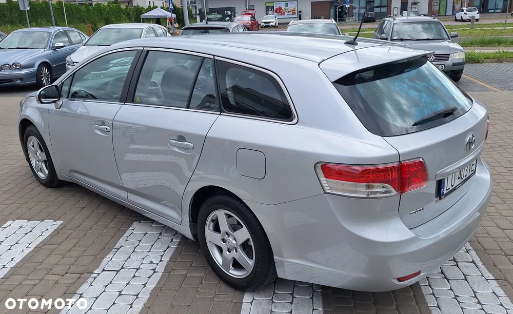 Toyota Avensis - 2