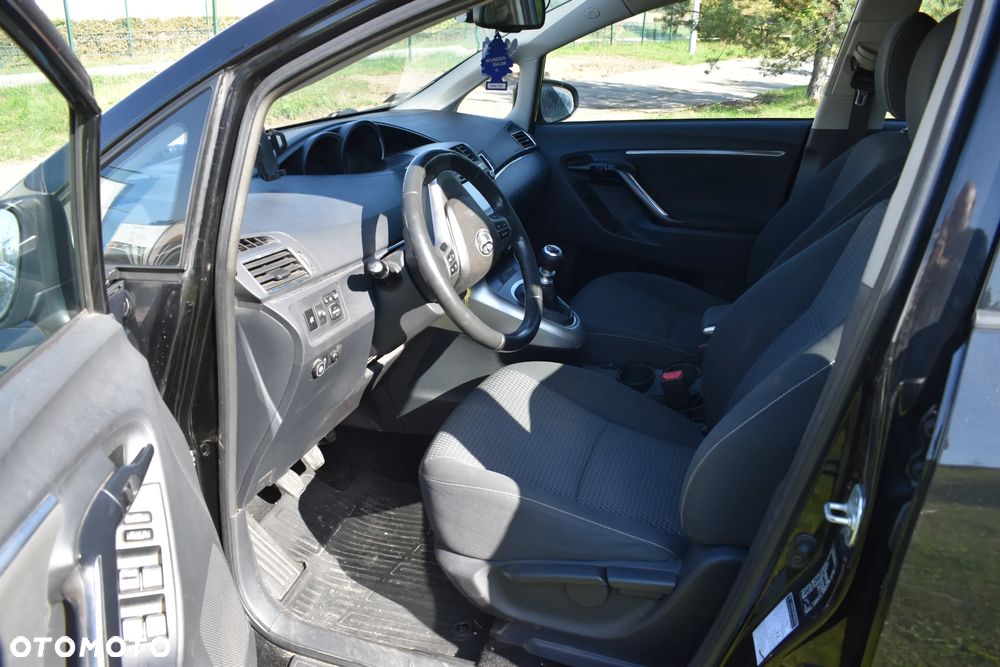 Toyota Verso 1.8 Premium 7os - 9