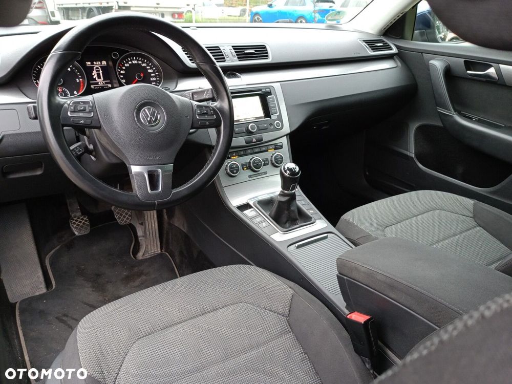 Volkswagen Passat 1.6 TDI Trendline - 10