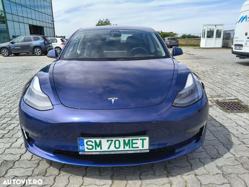 Tesla Model 3 - 1