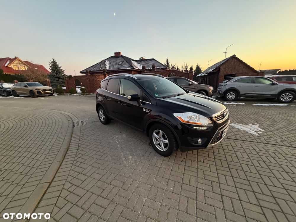 Ford Kuga 2.0 TDCi 2x4 Titanium - 4