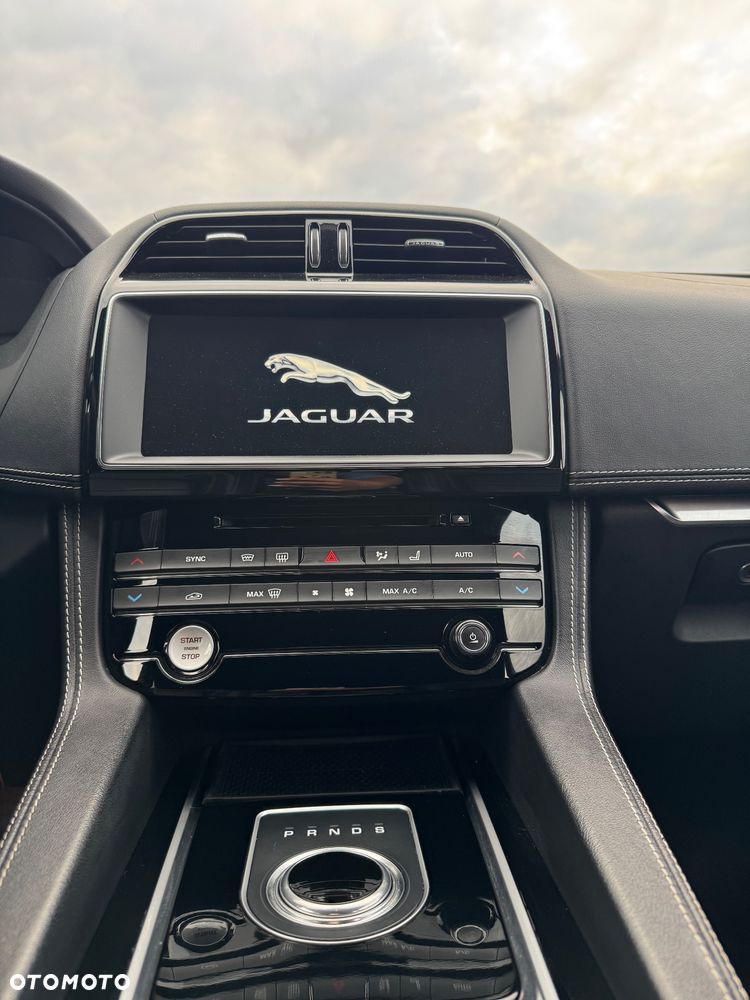 Jaguar F-Pace 2.0 i4D AWD R-Sport - 21