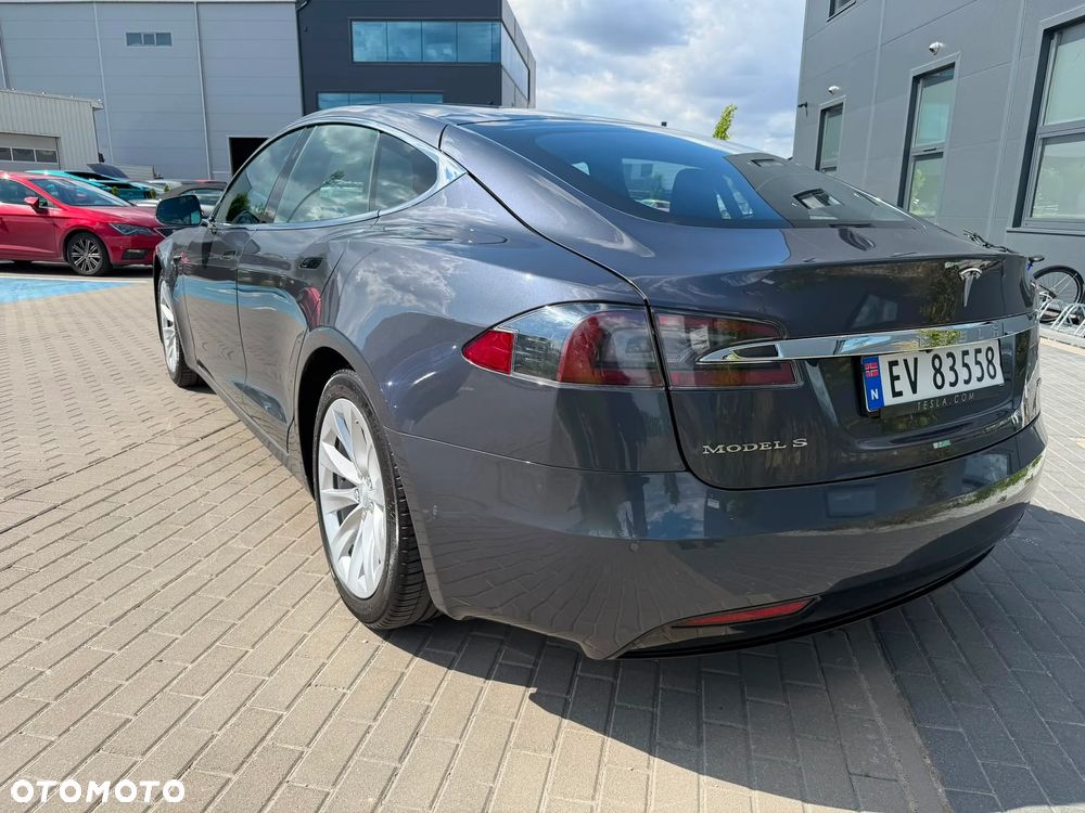Tesla Model S - 7