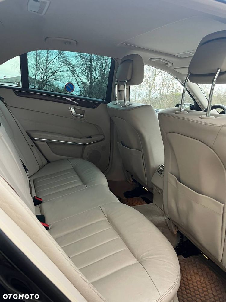 Mercedes-Benz Klasa E 350 4Matic 7G-TRONIC - 17