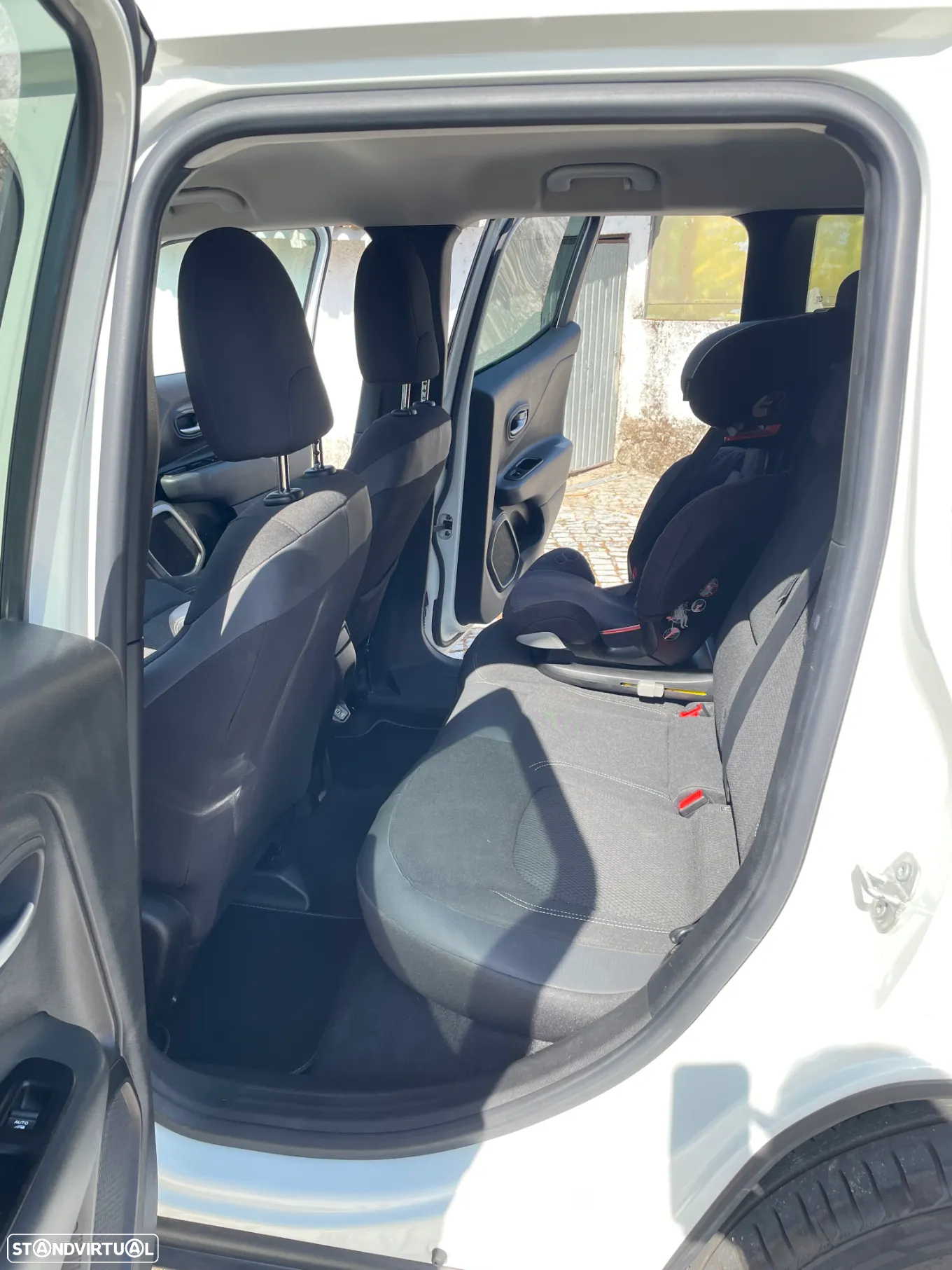 Jeep Renegade 1.0 T Limited - 11