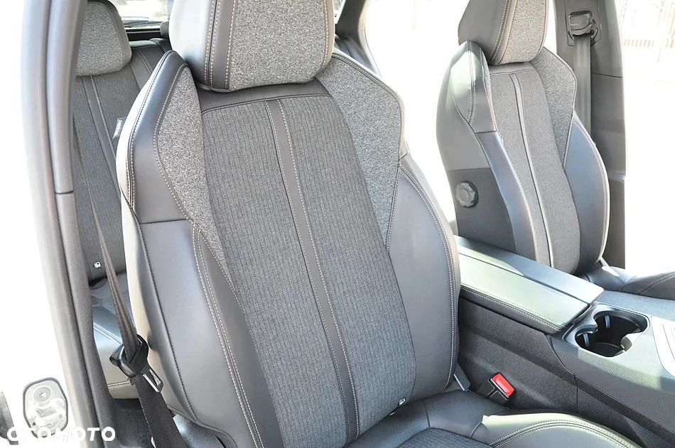 Peugeot 3008 1.6 BlueHDi Allure S&S EAT6 - 17