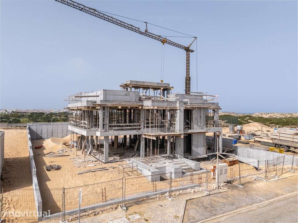 Moradia isolada com piscina apenas a 400 m da praia - Grande imagem: 3/43