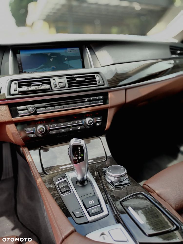 BMW Seria 5 520d Luxury Line - 17