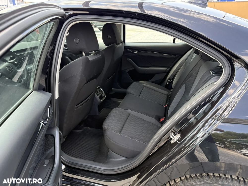 Skoda Octavia 2.0 TDI DSG Ambition - 24