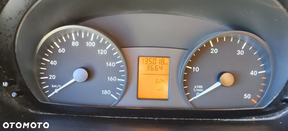 Mercedes-Benz 211 CDI (Model W906) - 17