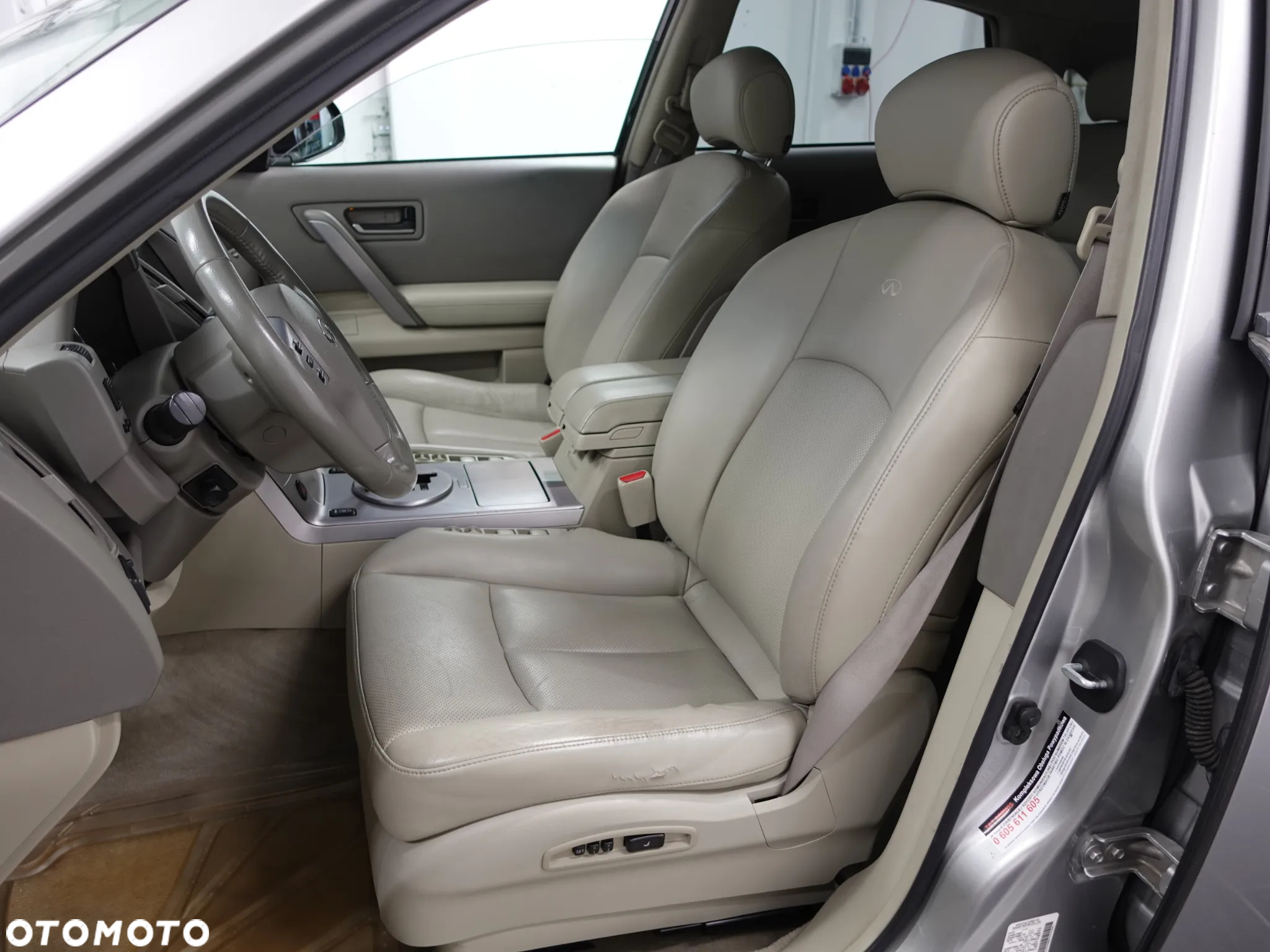 Infiniti FX FX35 - 23