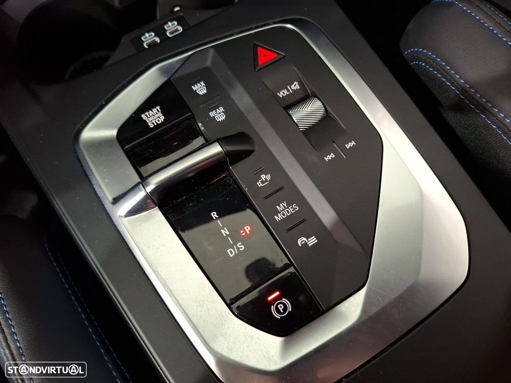 BMW 118 d Pack Desportivo M - 16