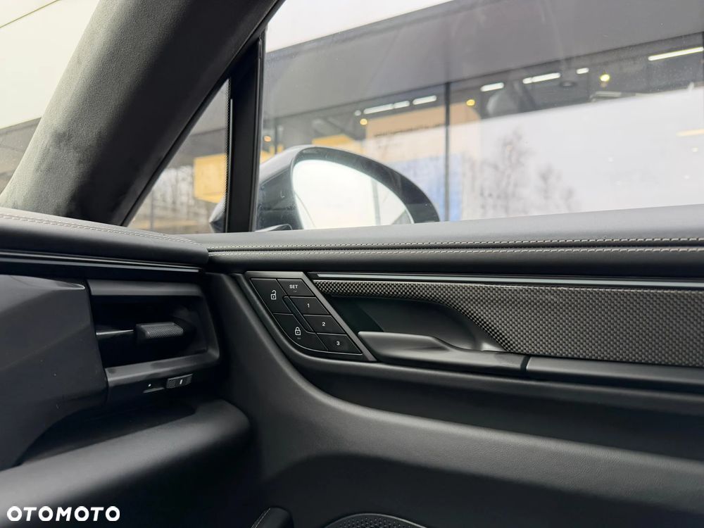 Porsche Macan - 25