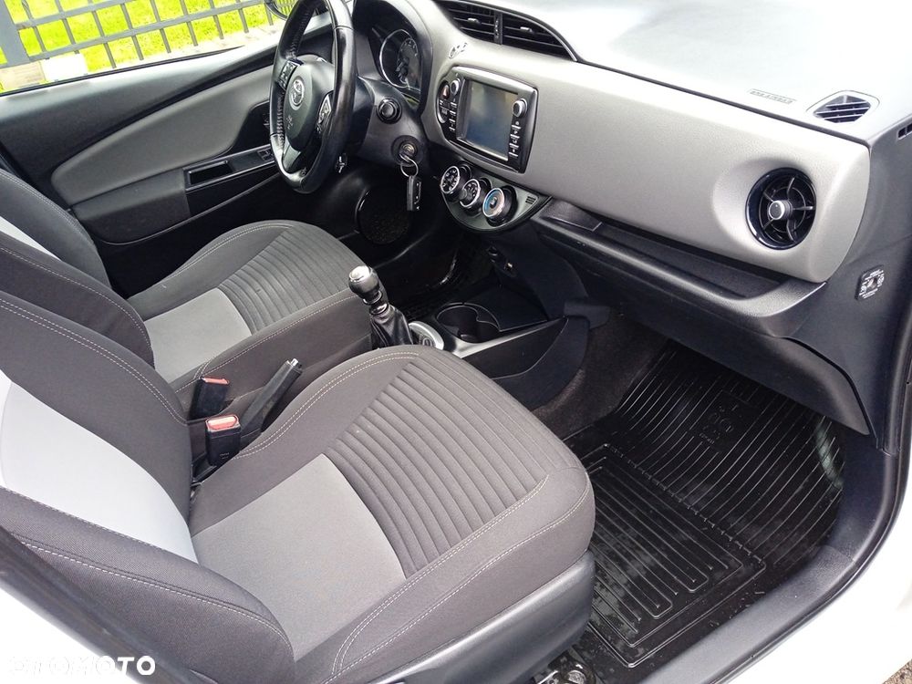 Toyota Yaris 1.5 Premium - 22