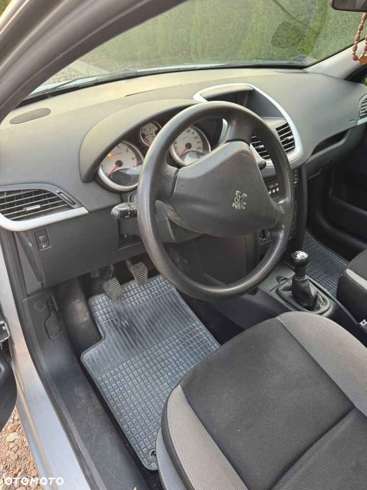 Peugeot 207 - 13