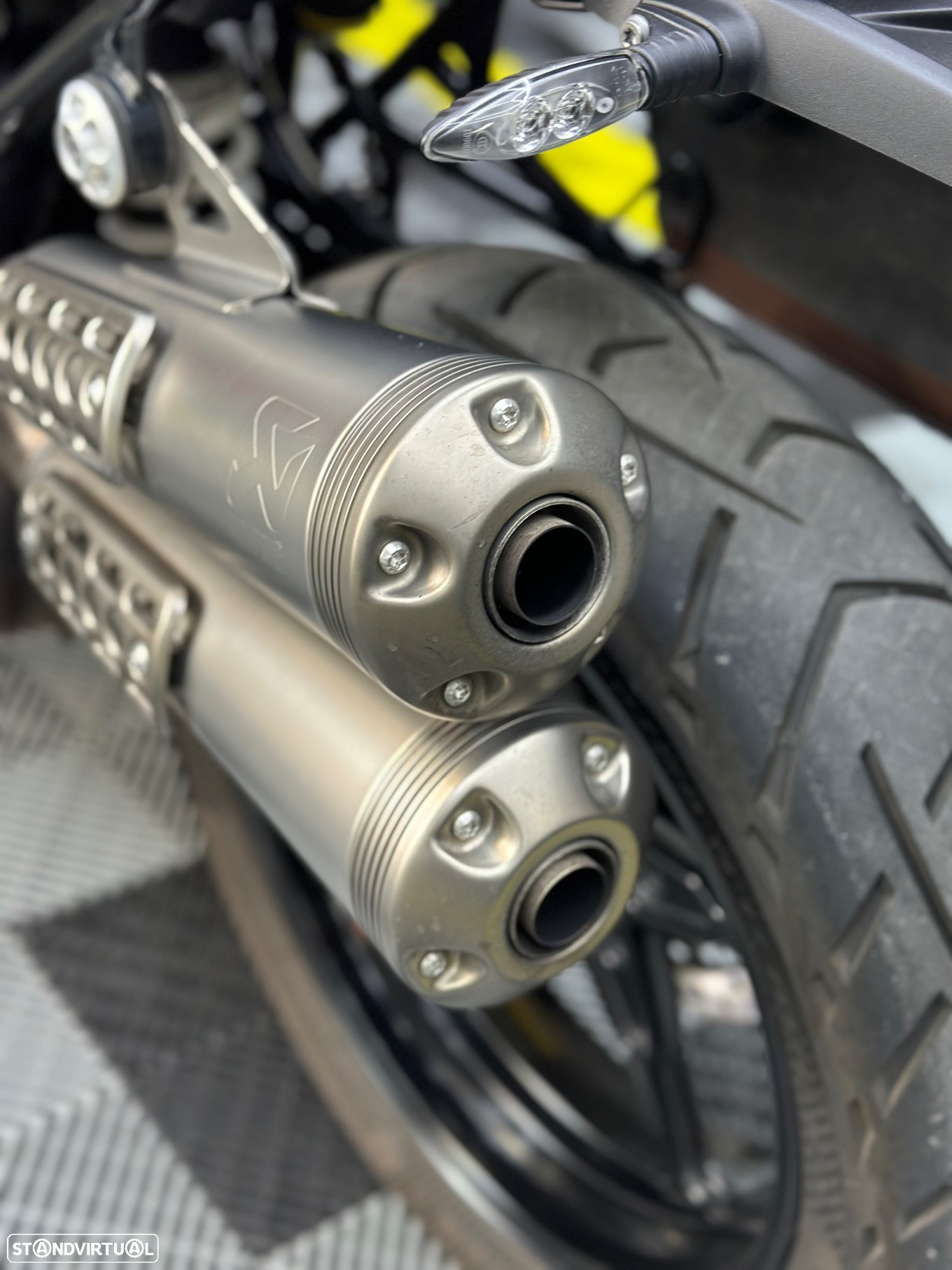BMW R nineT - 8