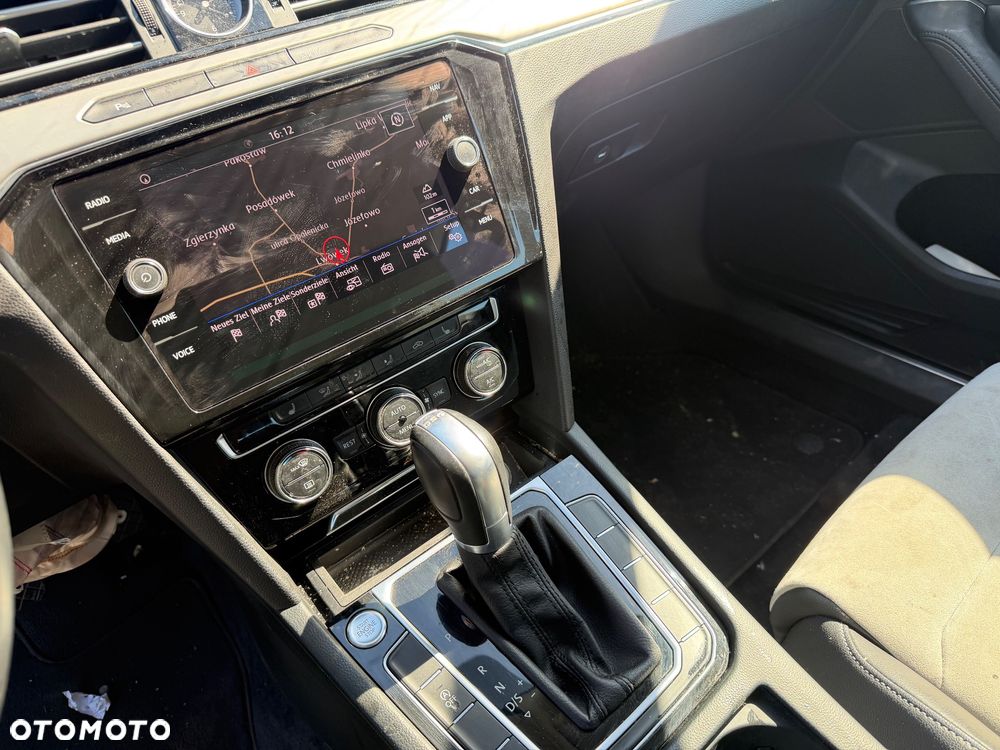 Volkswagen Passat 2.0 TDI SCR DSG Elegance - 9