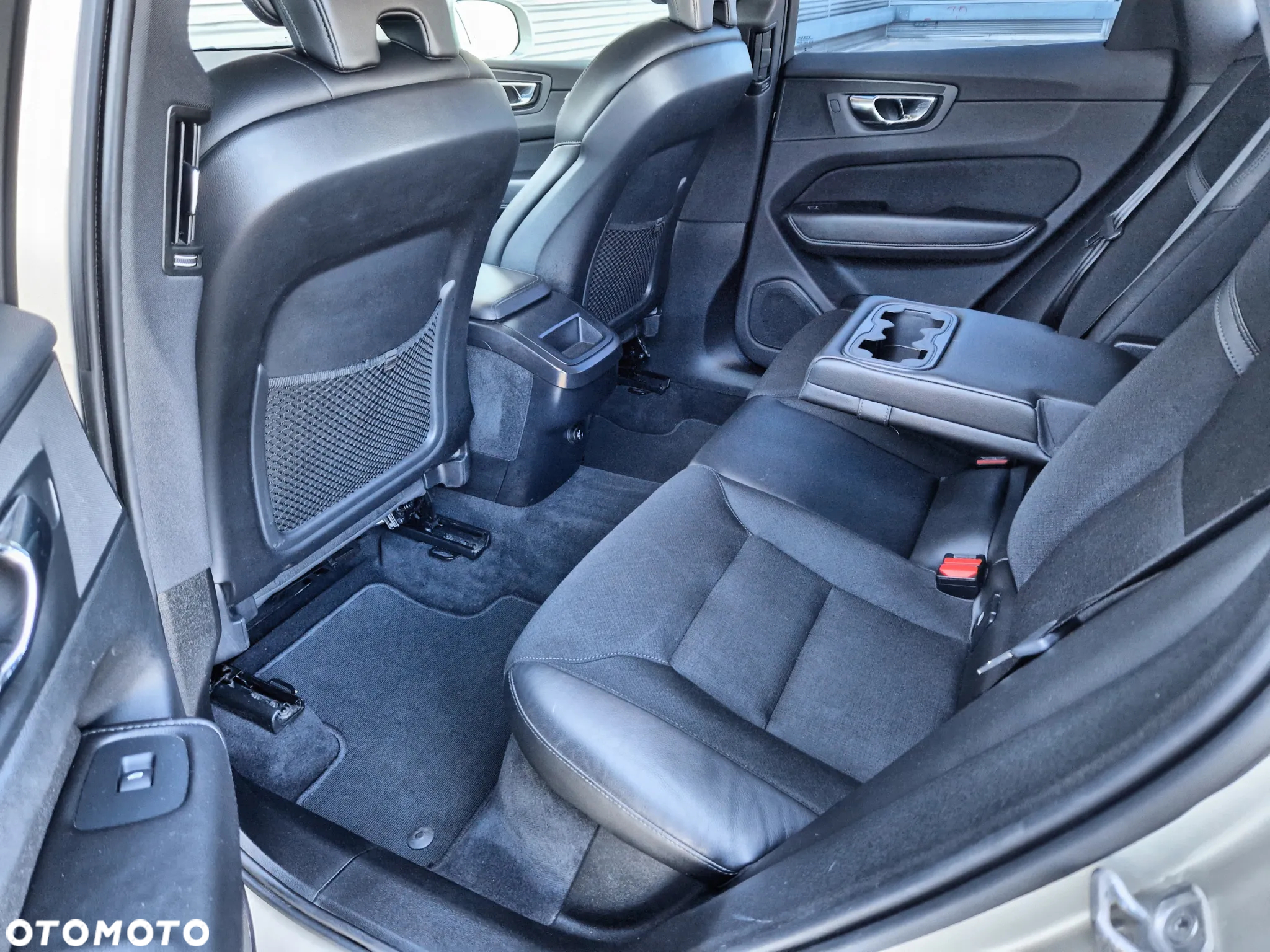 Volvo XC 60 D4 SCR Momentum - 16