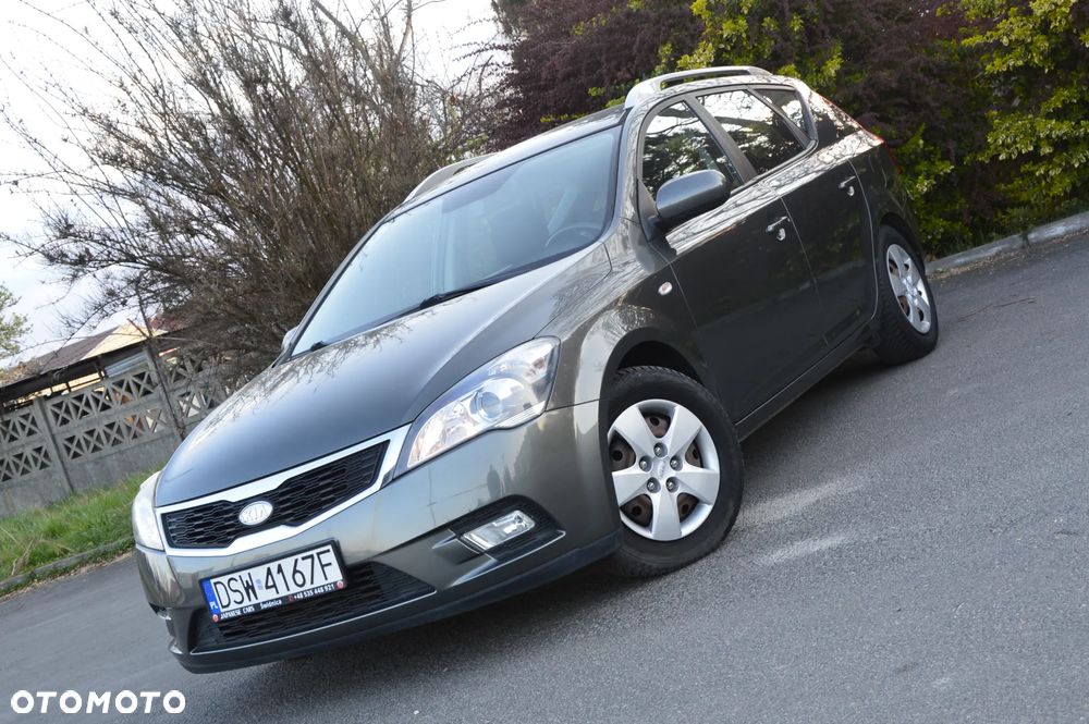 Kia Ceed 1.4 CVVT Dream-Team Edition - 24