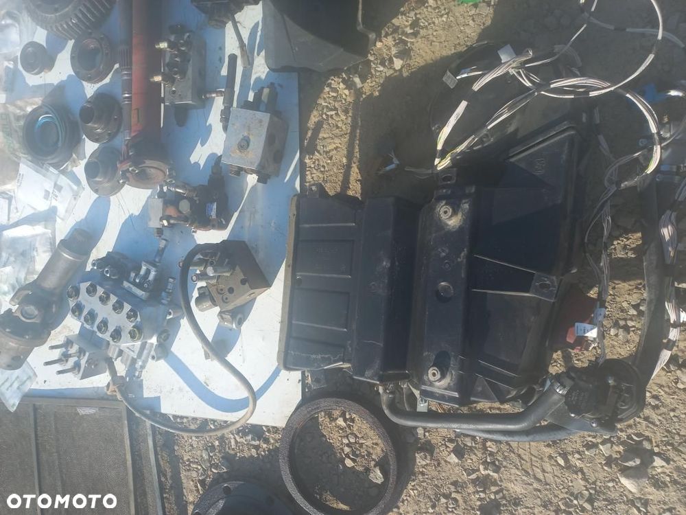 Części MERLO siłownik hydrauliczny,zamek siłowy, 08350803043501A, 28,7 Blok zaworowy, 26,6 ,układ planetarny32,12 pochwa mostu 045568 ,041870,045367,097686,042440,wkład mostu 024849,P36.10,dyferencjau,nagrzewnica,klimatyzator,053121,107714,13 atak,spoiler,klamka,rozdzielacz sterujący 4011840, 057347,chłodnica kuler,oleju,krzyżak,półoś,piasta,cewka,zawór,nadmuch,wentylator manitou,joystick,płyta sterująca, - 5