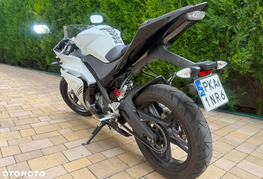 Yamaha YZF - 6