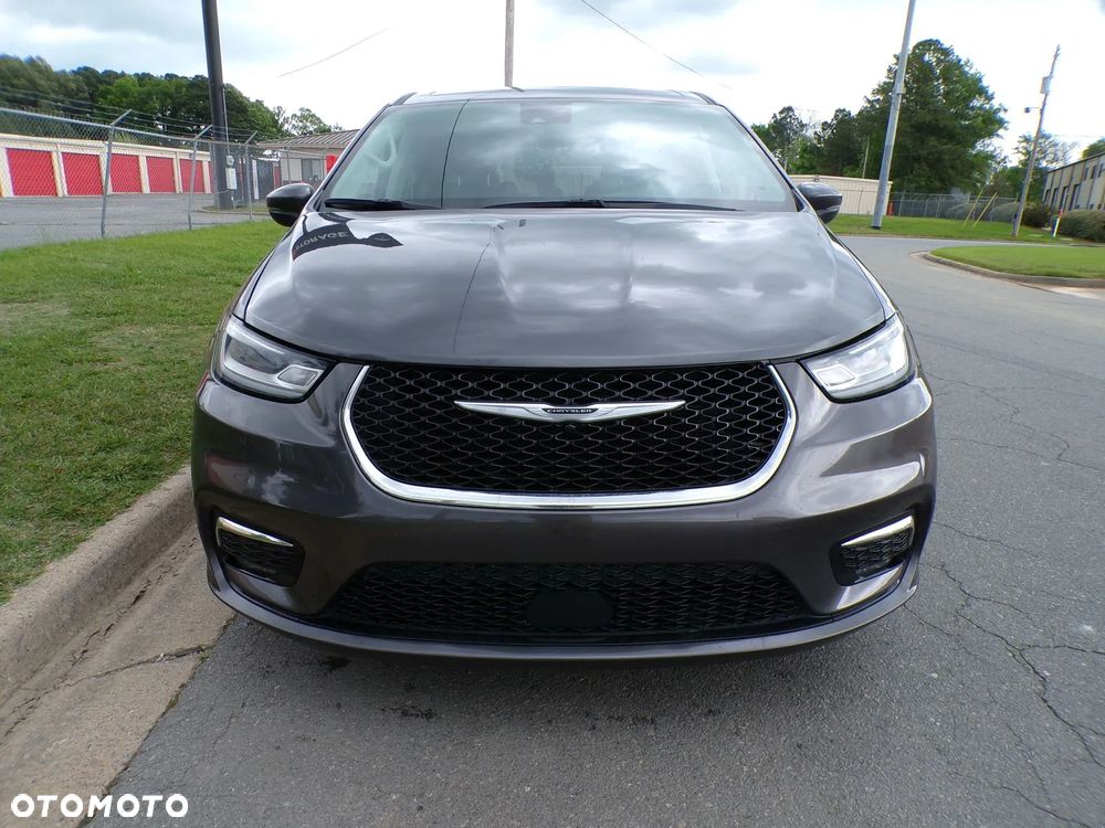 Chrysler Pacifica - 3