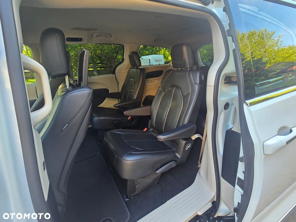 Chrysler Pacifica - 14