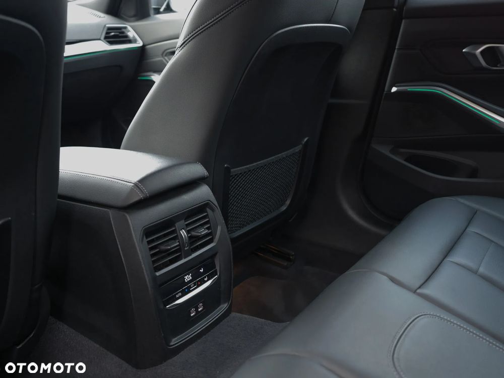 BMW Seria 3 330e Sport Line - 24