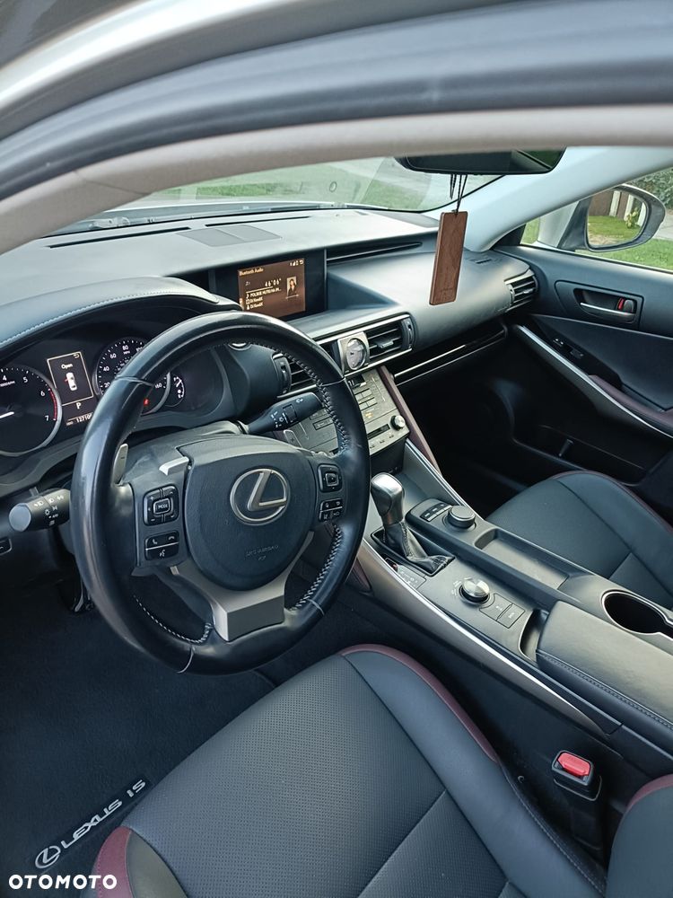 Lexus IS 200t / 300 Prestige - 9