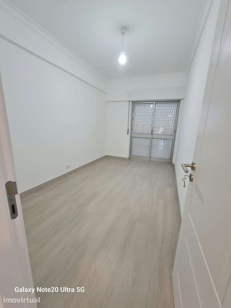 T3 com 2 marquises e 2 casas de banho na Póvoa de Santa Iria - Grande imagem: 5/19
