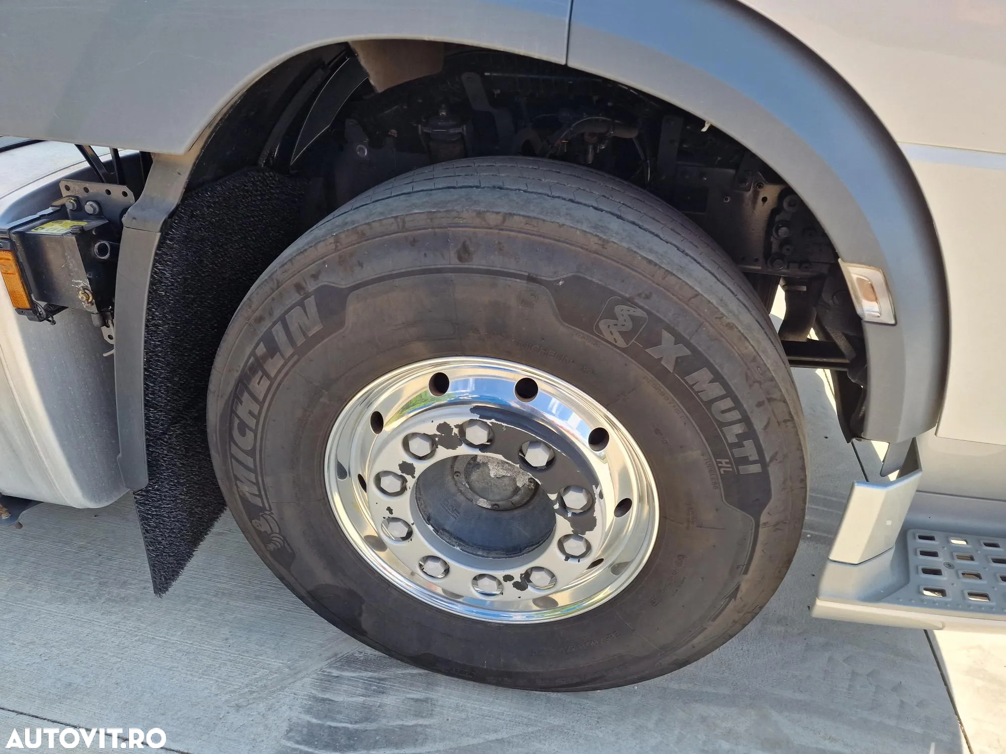 DAF XF 530 6x2, axa liftabila, RETARDER, Super Space 41900 eur+Tva, 12,9l, 2 girofaruri, proiectoare, faruri ceata, Frigider, Aer cond stationare, Anv balon puntea fata, Anv 80% ok, posibilitate leasing 4 ani,  50t cu trailer 3 axe,PROMOTIE 41900 EUR+Tva - 5