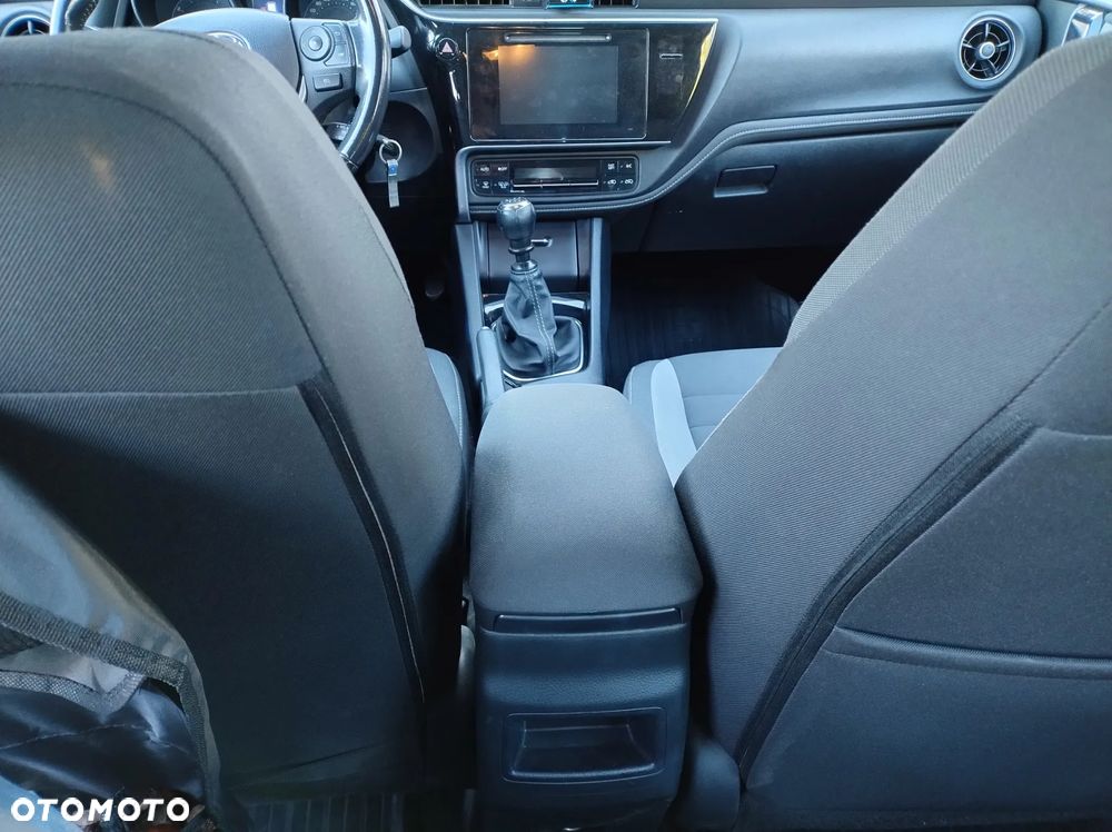 Toyota Auris 1.6 Premium - 11
