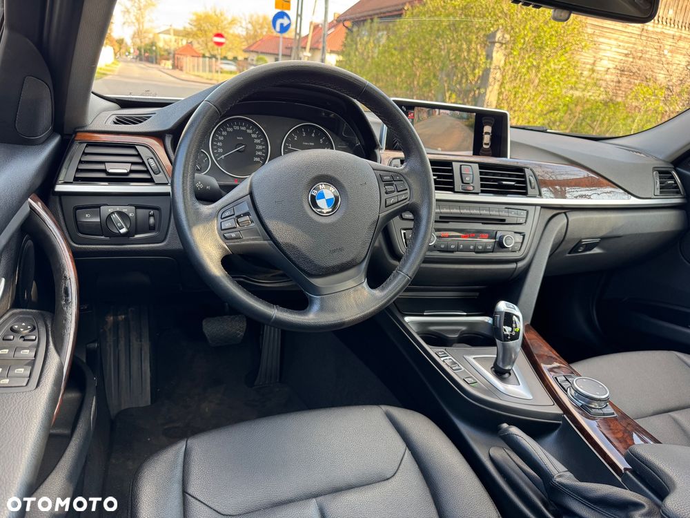 BMW Seria 3 328i xDrive Sport Line - 24