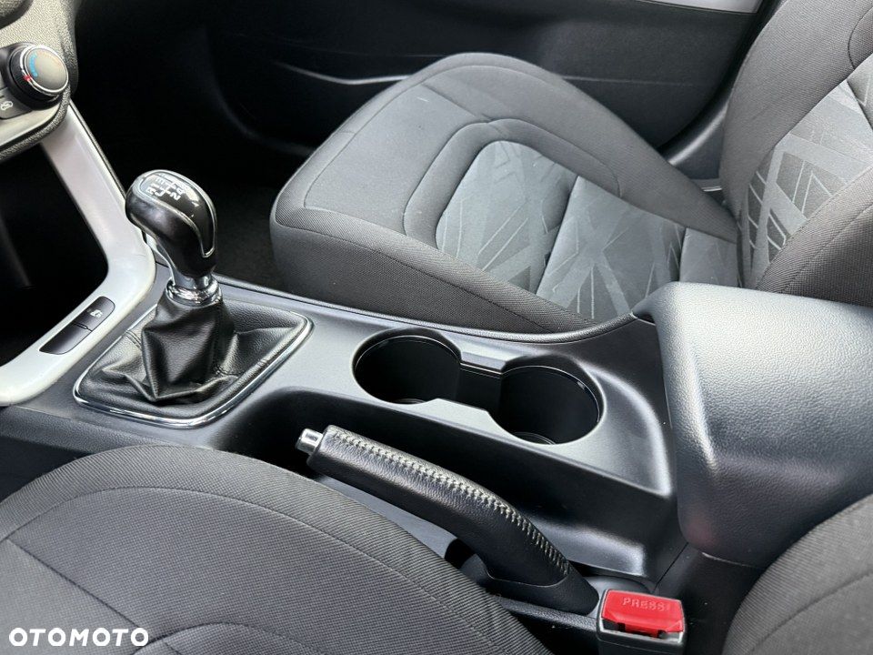 Kia Ceed 1.6 GDI Dream Team Edition - 26