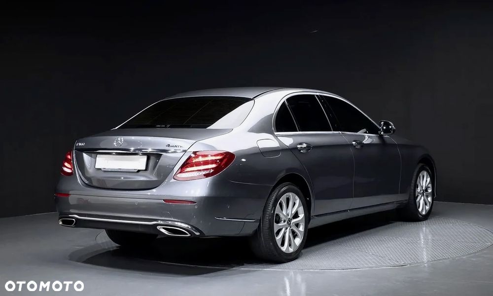 Mercedes-Benz Klasa E 300 9G-TRONIC Exclusive - 3
