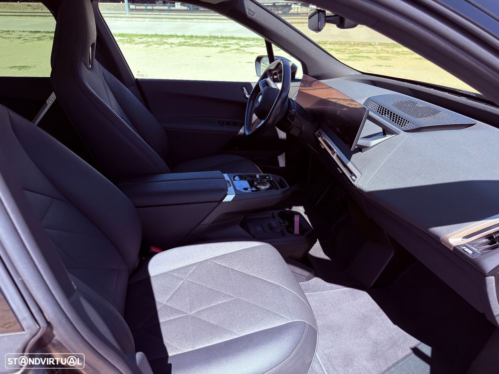 BMW iX xDrive 50 Pack Desportivo — fotografia 26