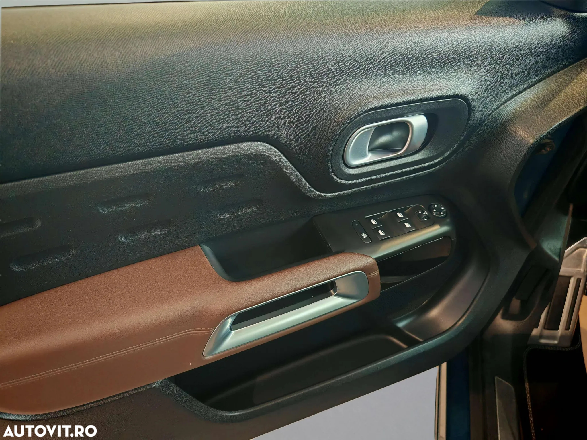 Citroën C5 Aircross Hybrid 225 e.EAT8 SHINE PACK - 14